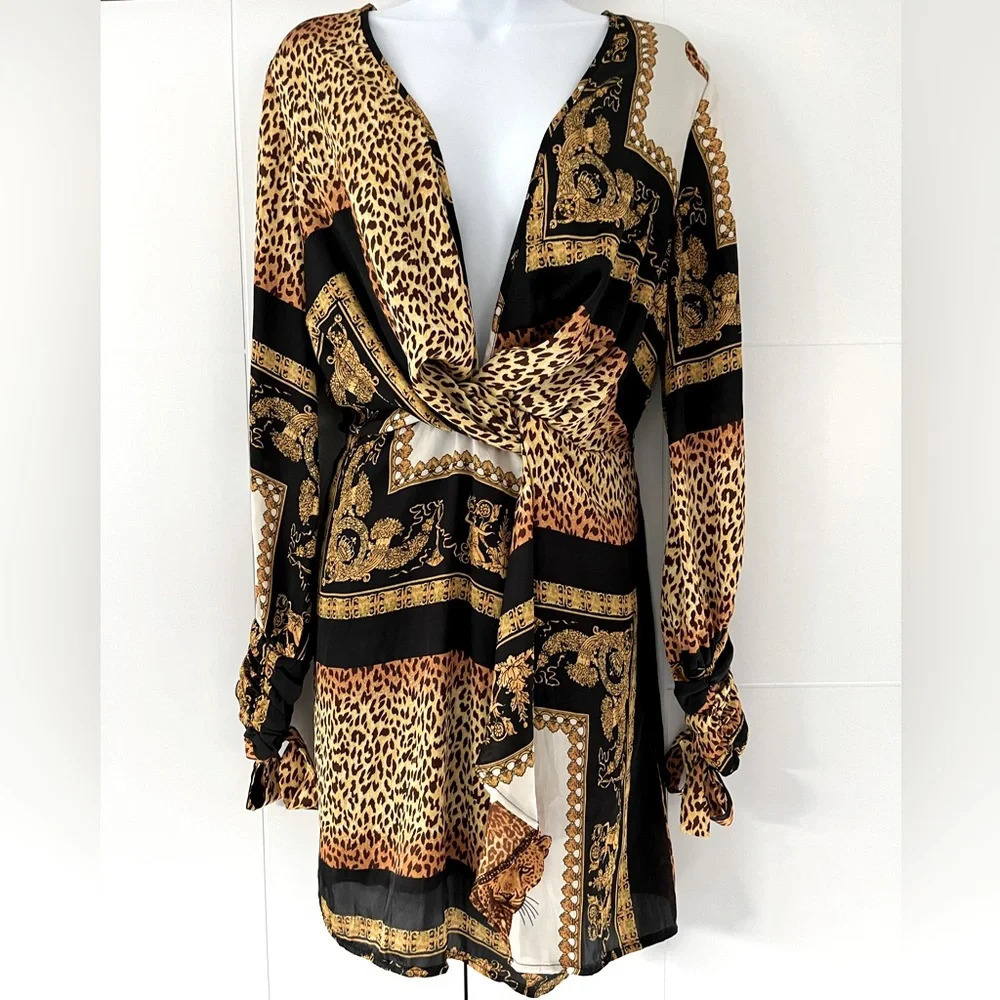 NWT Boohoo/ Stunning leopard chain/ Woven twist/ MIDI Shift dress/ Size US 10